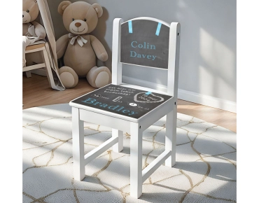 kinderstoeltje met naam krijtbord