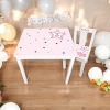 houten tafel en stoeltje