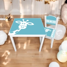 Kindertafel en stoeltje met naam giraffe