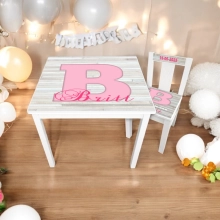 Kindertafel en stoeltje Hoofdletter naam