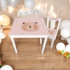 houten tafel en stoel