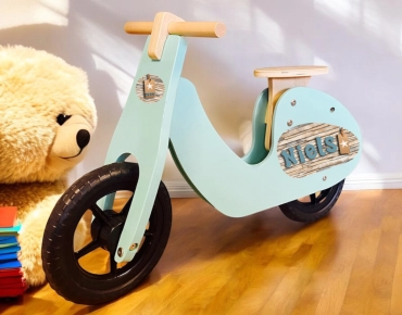 Loopscooter met naam hout