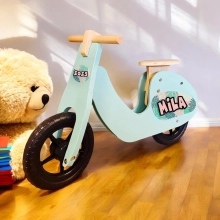 Loopscooter met naam bladeren