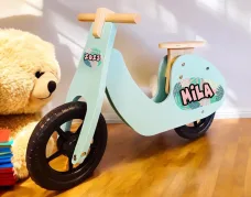 Loopscooter met naam bladeren