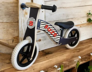 Loopfiets blck met naam stripe