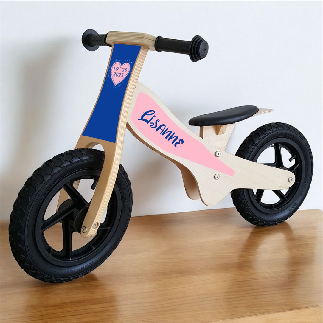 Loopfiets met naam gestikt hart | Loopfiets | Houten loopfiets 2 jaar